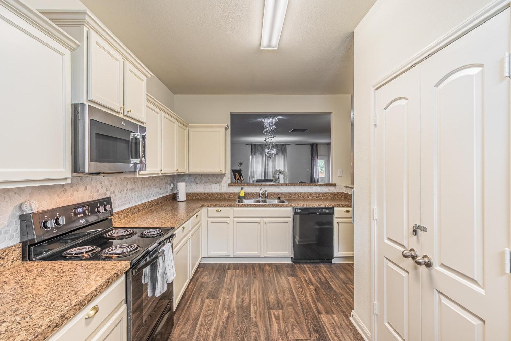 Luxury 5Br Dallas Retreat With Business Amenities - Perfect For Business Travelers, Families & Groups Extérieur photo