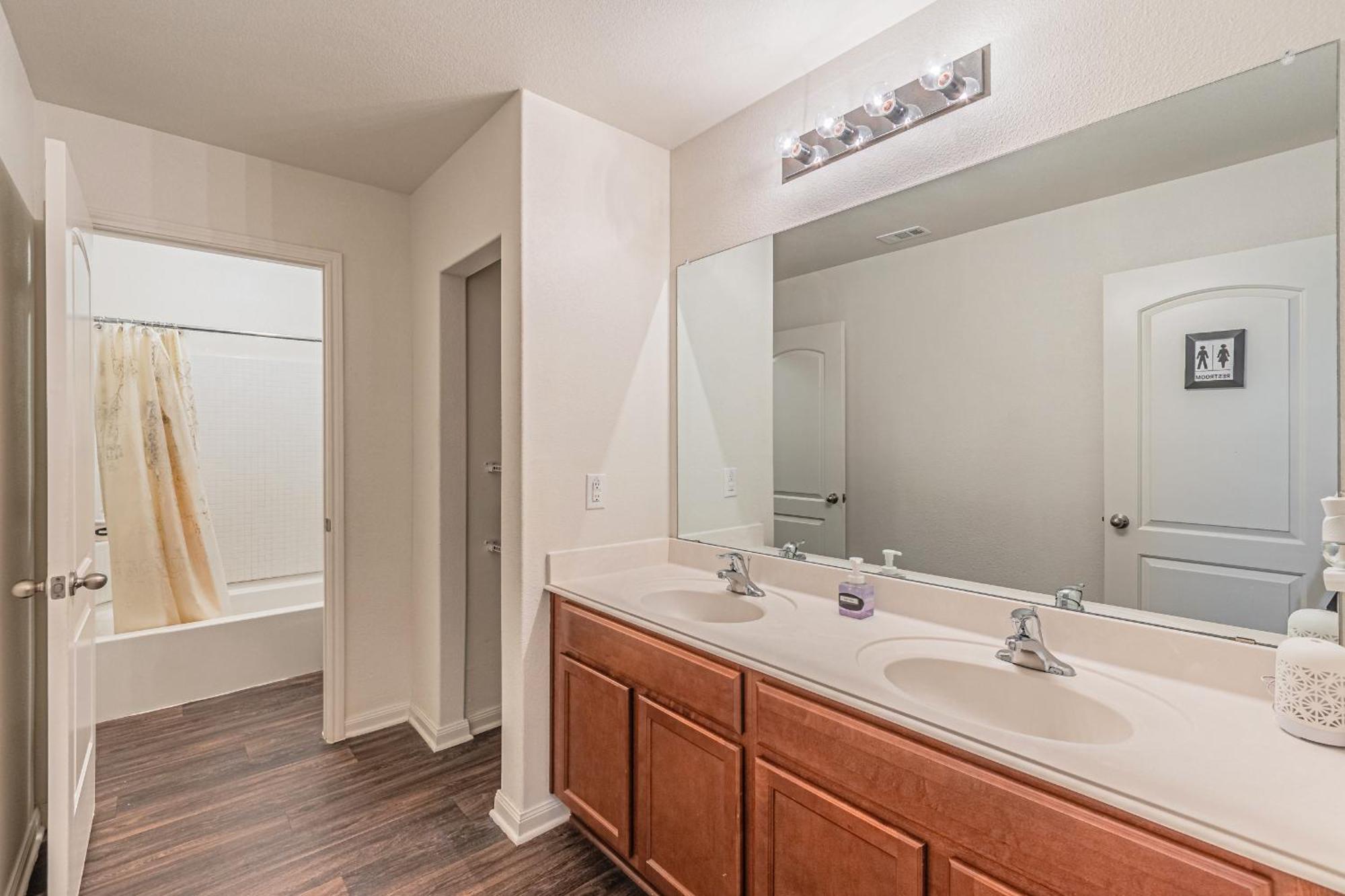 Luxury 5Br Dallas Retreat With Business Amenities - Perfect For Business Travelers, Families & Groups Extérieur photo