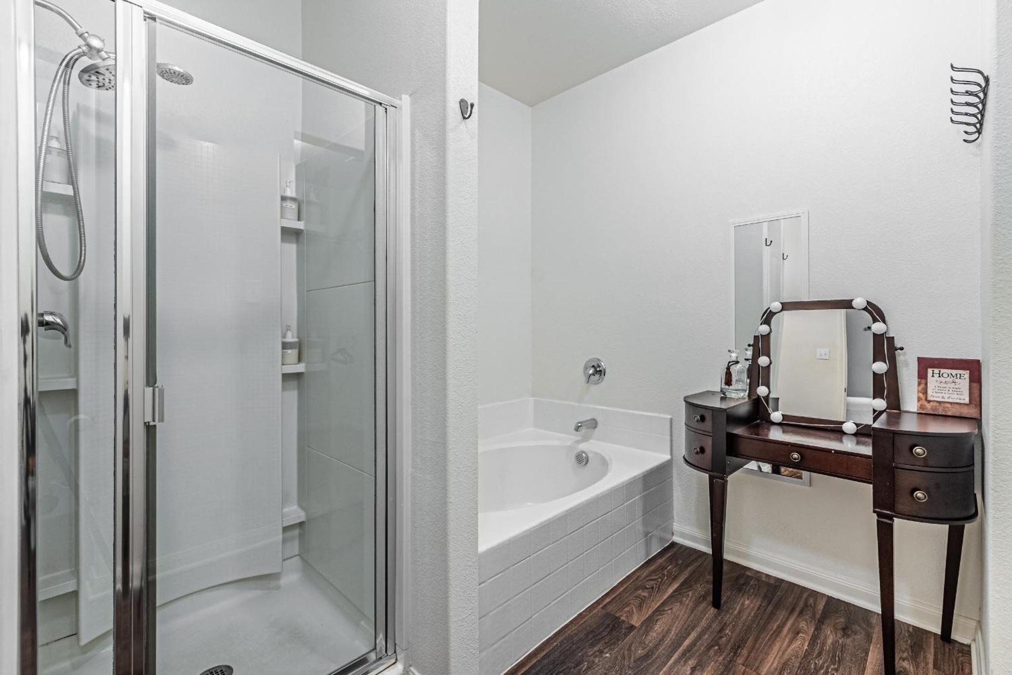 Luxury 5Br Dallas Retreat With Business Amenities - Perfect For Business Travelers, Families & Groups Extérieur photo