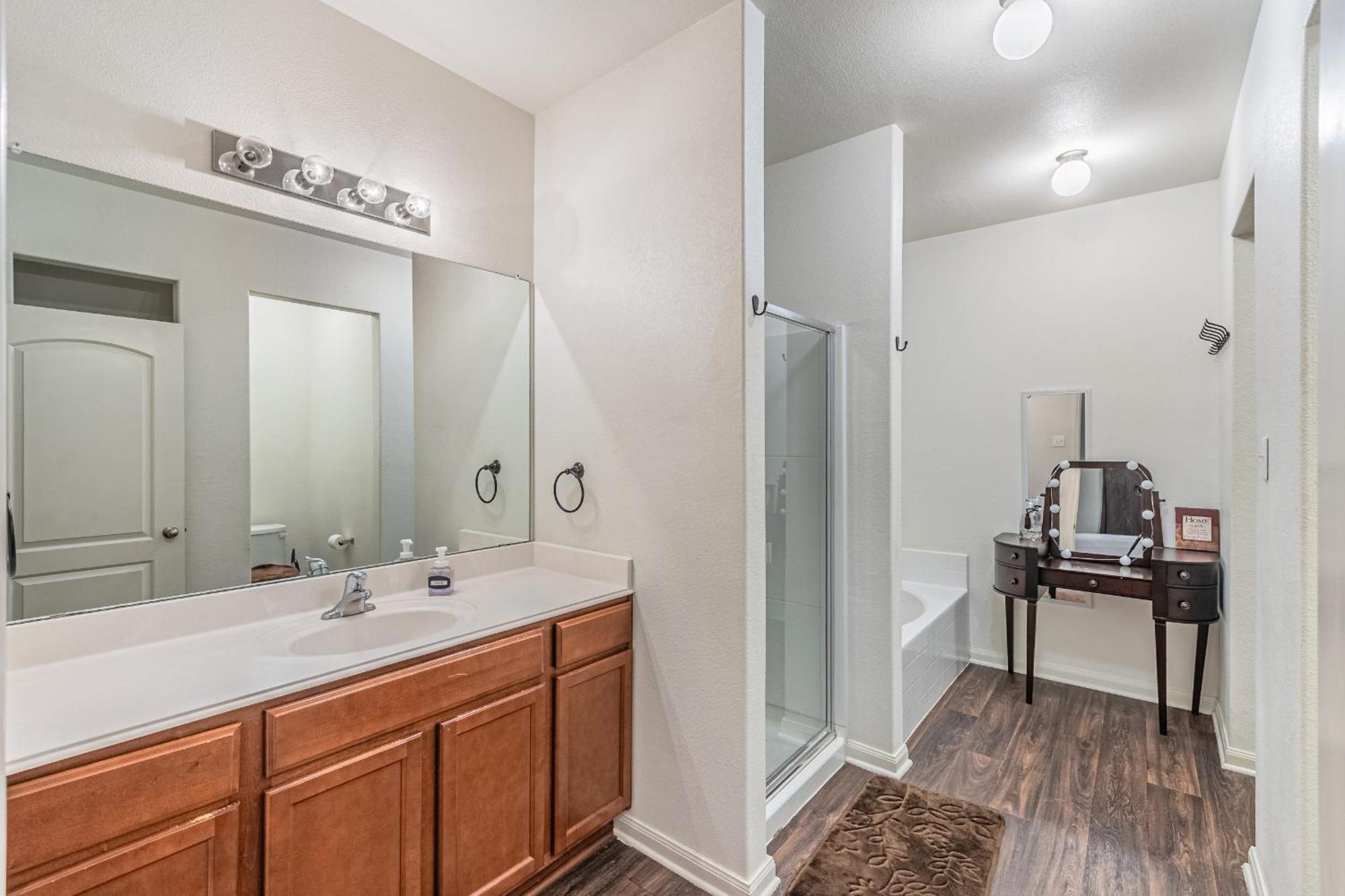 Luxury 5Br Dallas Retreat With Business Amenities - Perfect For Business Travelers, Families & Groups Extérieur photo