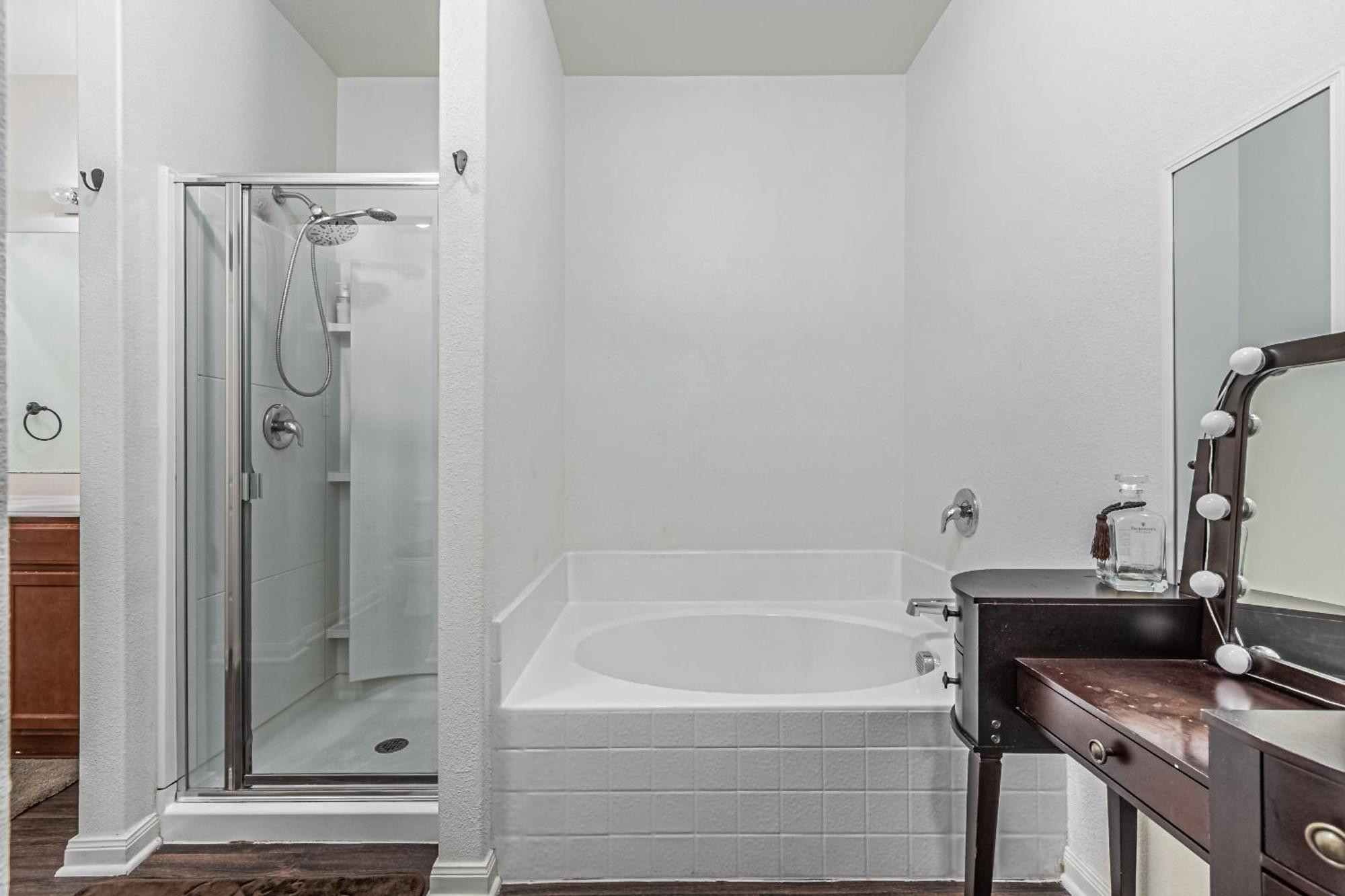 Luxury 5Br Dallas Retreat With Business Amenities - Perfect For Business Travelers, Families & Groups Extérieur photo